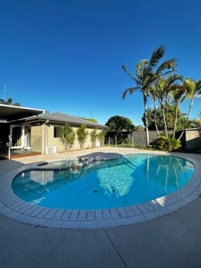 Tranquil Scape-Villa with Pool by Gold Coast Premium
